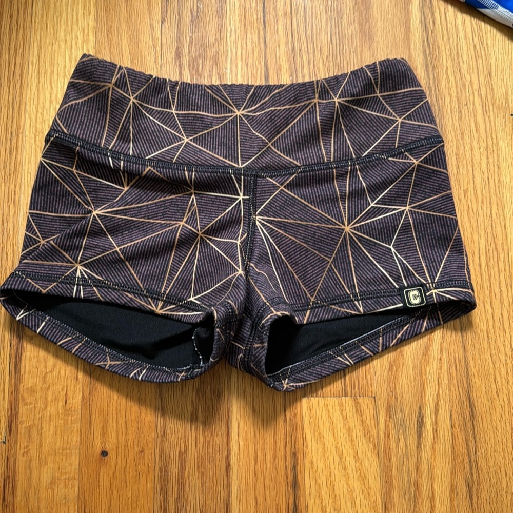 Fleo Chestee collab shorts